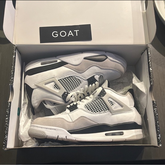 Jordan 4 retro military black size 9 1/2